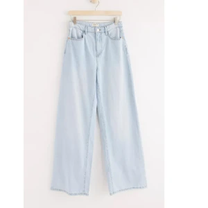 Lindex jeans - Jeans i modellen Jackie från Lindex. St 36. Andvända 4 gånger och i mycket fint skick! Nypris 599 kr. 