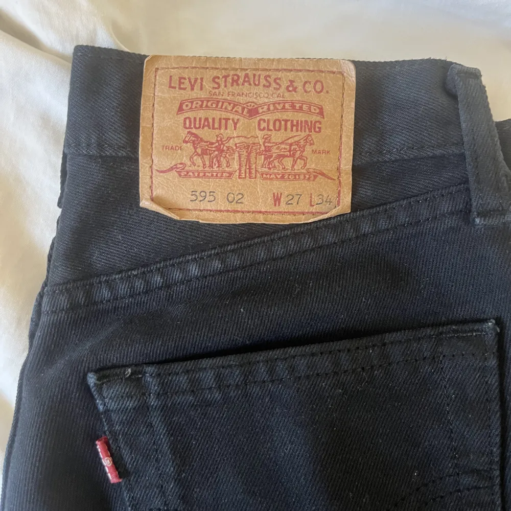 Säljer mina jättesnygga low rise levis jeans. Fortfarande väldigt bra skick! 💕😊. Jeans & Byxor.