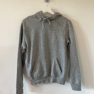 Grå hoodie från HM - Fin hoodie som inte kommer till användning❤️