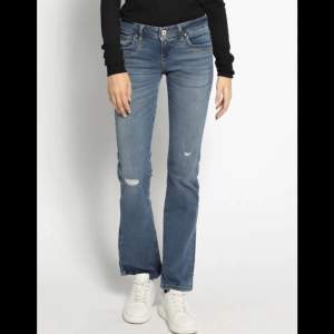 Jätte snygga Ltb jeans! Säljer eftersom att de inte kommer till användning längre. Har dock sprättat upp de längst ner vid benen, är 172.