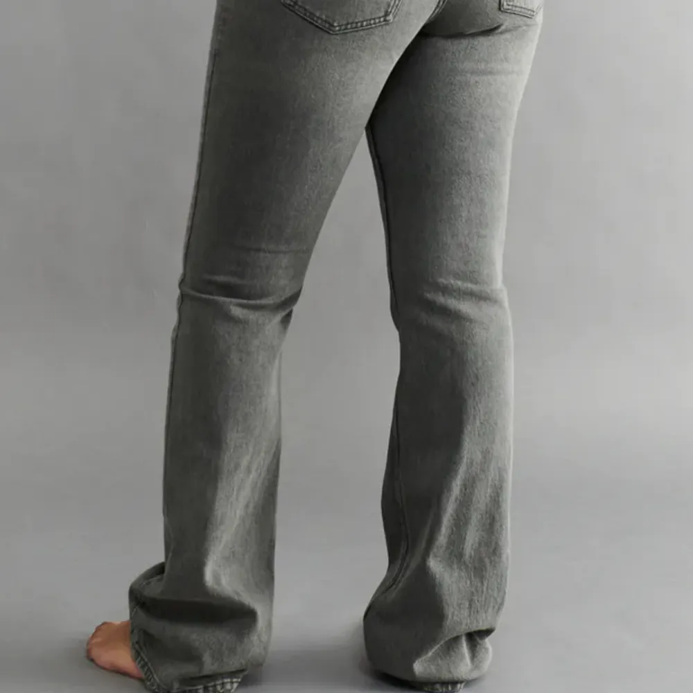 Jätte snygga jeans från Gina Tricot, helt oanvända då dom både är för korta och för små på mig🤎 Lappar och allting är kvar. Jeans & Byxor.
