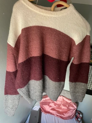 Tjocktröja - En tjocktröja perfekt till hösten 🍁 säljer då jag byt stil, priset kan diskuteras 🫶🏻