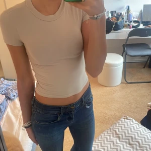 T-shirt  - En jätte fin medellängd tajt t-shirt som är jätte fin och har ett jätte skönt material 