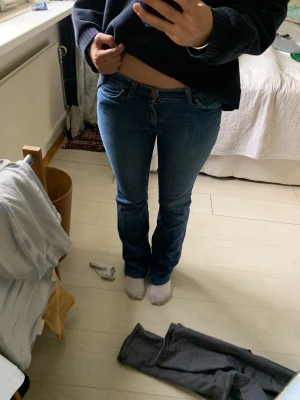 Mih jeans - Säljer mina jättesnygga lowwaist mih jeans. Sitter perfekt och har jättecola fickor. Nypris ca 1000. Perfekt skick👌🏼👌🏼