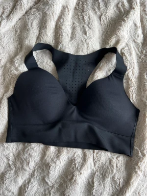 Aimn bh - Topp från aimn. Knappt använd storlek M/L