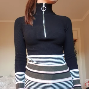 Stickad tröja  - Oanvänd stickad tröja.