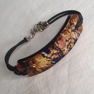 Armband - Unikt armband med fina inbakade "mönster".