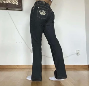 Victoria Beckham  - Victoria Beckham jeans, lågmidjade och bootcut modell. Säljer då storleken inte satt bra på mig. Lånade bilder men hör av er om ni har frågor eller annat☺️