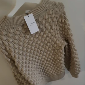 ny stickad tröja  - helt ny tjock stickad tröja i stl S, 145kr🤍 frakt tillkommer