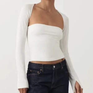 Gina Tricot tröja - Säljer denna jättefina toppen, då jag råka beställa i fel storlek å klippte av lapparna innan jag prova den🫶🏼 den är sann till storlek så det var bara jag som trodde att jag skulle behöva en storlek mindre än vad jag egentligen har🫶🏼💕