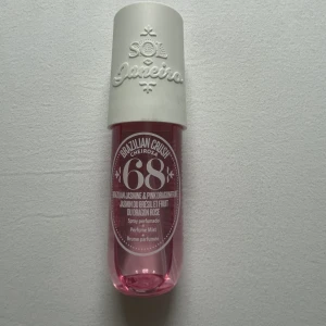 Sol de janeiro parfym - Säljer min parfym från sol de janeiro i lukten 68, då det inte riktigt var min smak!Använd ett fåtal gånger så nästan full!❤️Nypris 279kr❤️