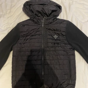 J lindeberg Cardigan - Pris diskuteras! Storlek M, Nypris 3199kr, Använd väldigt få gånger, I nyskick .Fått bud på 1600 