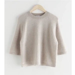 & other stories tröja - Säljer denna jätte fina stickade & other stories tröjan. 💖