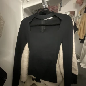 Zara tröja - Jättefin tröja från zara som tyvärr inte kommit till användning, bra skick. Buda gärna!🤩💕