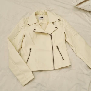 Skin jacka - Skinjacka cit/cream gärg