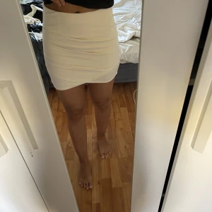 Shein kjol  - Super söt kjol, aldrig använd 