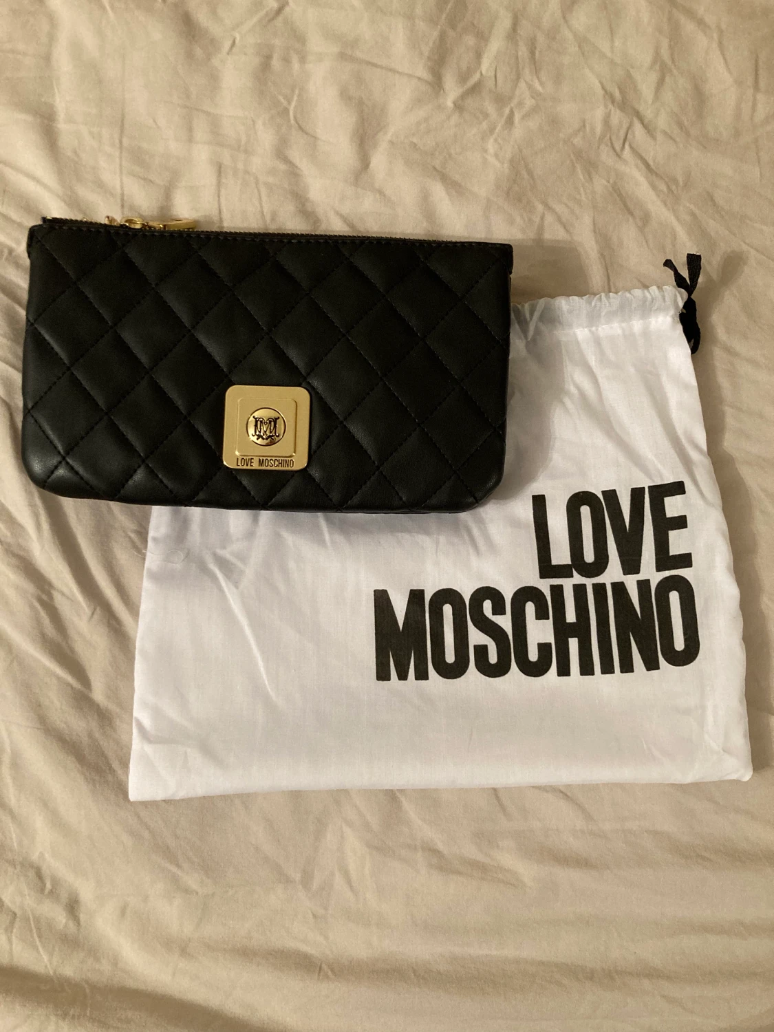 LOVE MOSCHINO VÄSKA 