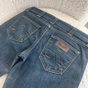 Wrangler jeans  - Low-waist wrangler jeans i jätte fint skick. 
