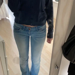 Lågmidjade jeans från only  - Jättesnygga lågmidjade jeans från only i en skitsnygg färg. Direktpris: 400kr + 66kr frakt spårbar💗🤗