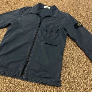 Stone Island Overshirt  - Stonie overshirt i bra skick & rikigt tung färg. Nypris 5k, mitt pris 1899kr! 
