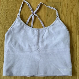Tränings topp  - Detta är en tränings topp eller en sport bh, man får med padding som man kan välja att ta ut 😊