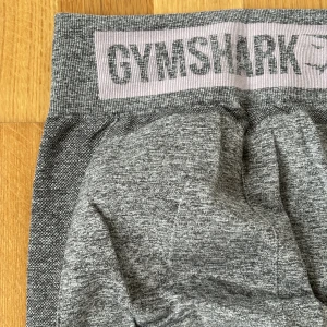 Tränings tights  - Ett par tights från gymshark, domma säljs inte längre på gymsharks hemsida. Otroligt sköna och sitter så bra 🤩