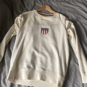 Gant tröja - 10/10 skivk aldrig använd. Fivk den i julklapp. Ny pris cirka 1000. Säljer för 300