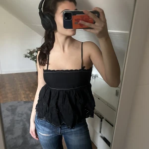 Söt topp från Zara - En söt svart topp från Zara som aldrig har kommit till användning. 