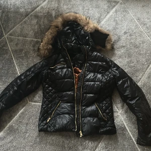 Rocken blue vinterjacka - Jackan sprillans ny har endast använts få gånger. 