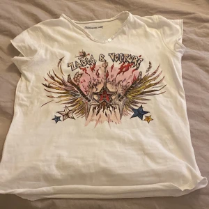 Zadig tröja - Säljer nu min fina zadig t-shirt som jag köpt förra året. Knappt använd och inga defekter. Den är storlek 12 men passar mig som brukar ha xs! Om ni har några frågor är det bara att skriva!💓