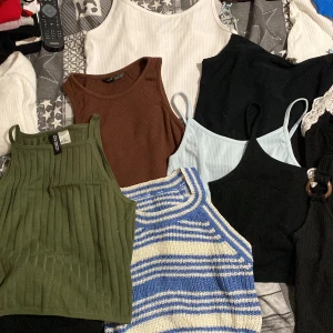 Massor av linnen - Säljer massor av linnen då jag vill bli av med dom!!! Antingen kan du köpa alla 13 linnen för 200kr eller var o en för 20kr