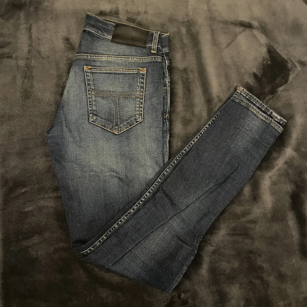 Snygga tiger jeans i modellen slim. Jättefint skick.. Jeans & Byxor.