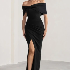 Black eveningdress - En Gudomligt vacker bal/festklänning i storlek XS. Har använts endast en gång (nyskick)🖤