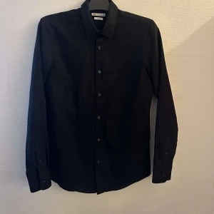 Zara skjorta  - En riktigt snygg zara skjorta i nyskick🙌🏻
