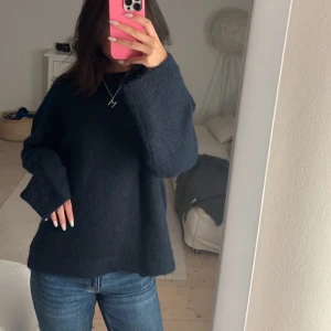 Gina tjocktröja  - Jättefin stickad tröja från Gina tricot (deras nya kollektion) använd max 3 gånger så är i nyskick.