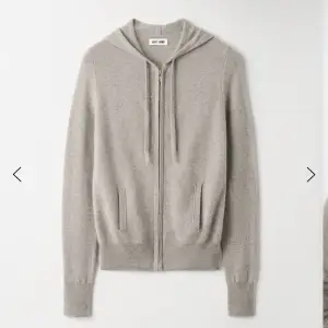 Jätte fin grå zip up hoodie! Nyskick!🤍 Väldig populär tröja😽