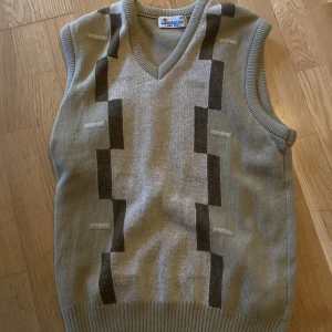 Beige väst - Jättefin beige väst i strl 40, M