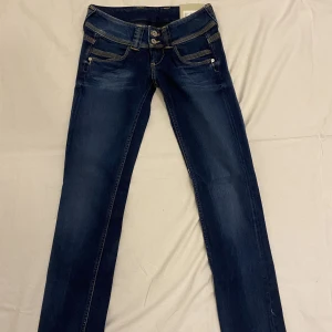 Pepe venus - Helt nya pepe Venus jeans. Straight legat . Skick 10/10. Storlek 26/32. Lågmidjade