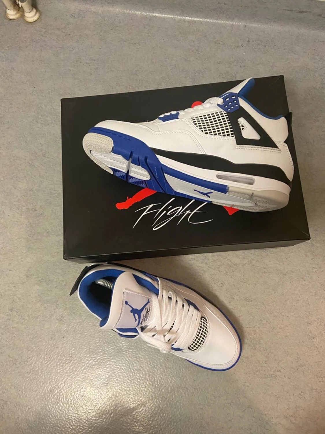 Jordan 4 Motorsports - 90