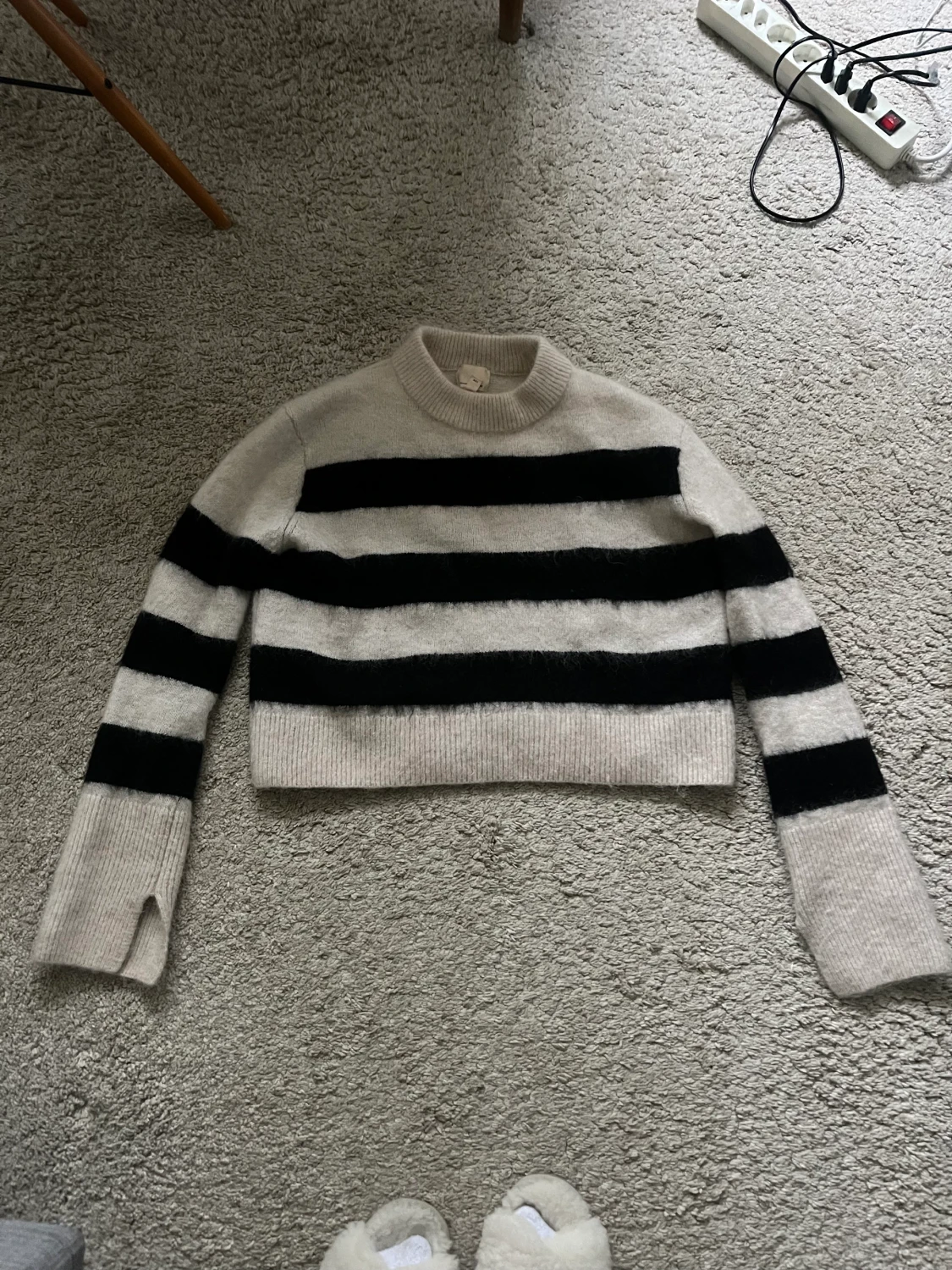 Randig stickad tröja