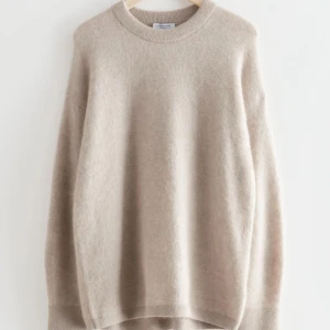 Oversized knitted sweater - En fin stickad tröja. Nypris är 790 kr men säljer för 300 kr. 