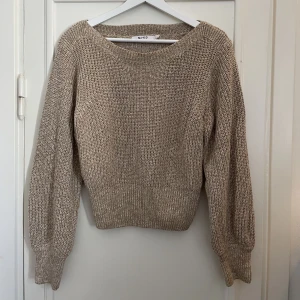 Stickad tröja Na-KD - Kort stickad tröja från NA-KD. Endast testad. 