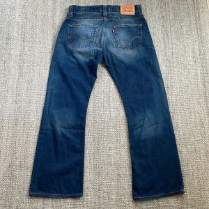 Levis 512 vintage  - Levis 512 vintage i snygg fade! Size 32/32 