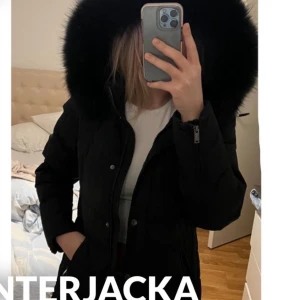 Vinterjacka - Saki Vinterjacka, äkta päls och grym kvalite, knappt använd. 