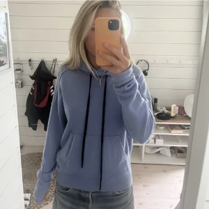 Kashmir tröja - Super söt kashmir tröja från Hunkydory. Banden går att ta ut om man vill! Så nice färg.