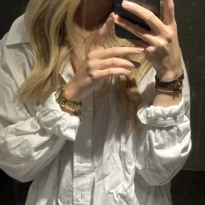 oversized skjorta - oversized skjorta från zara , passar xs-s . bra skick