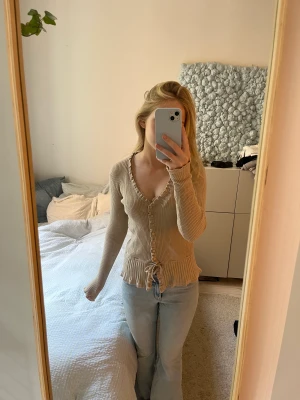 Guldglittrig kofta - Såå fin guldglittrig kofta💓