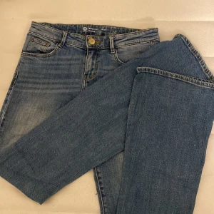 Lågmidjade jeans  - Säljer ett par as snygga lågmidjade bootcut jeans(Vet inte märket på de) 