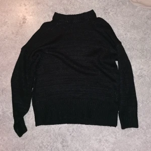 Svart stickad tröja  - Väldigt oversized 🤍