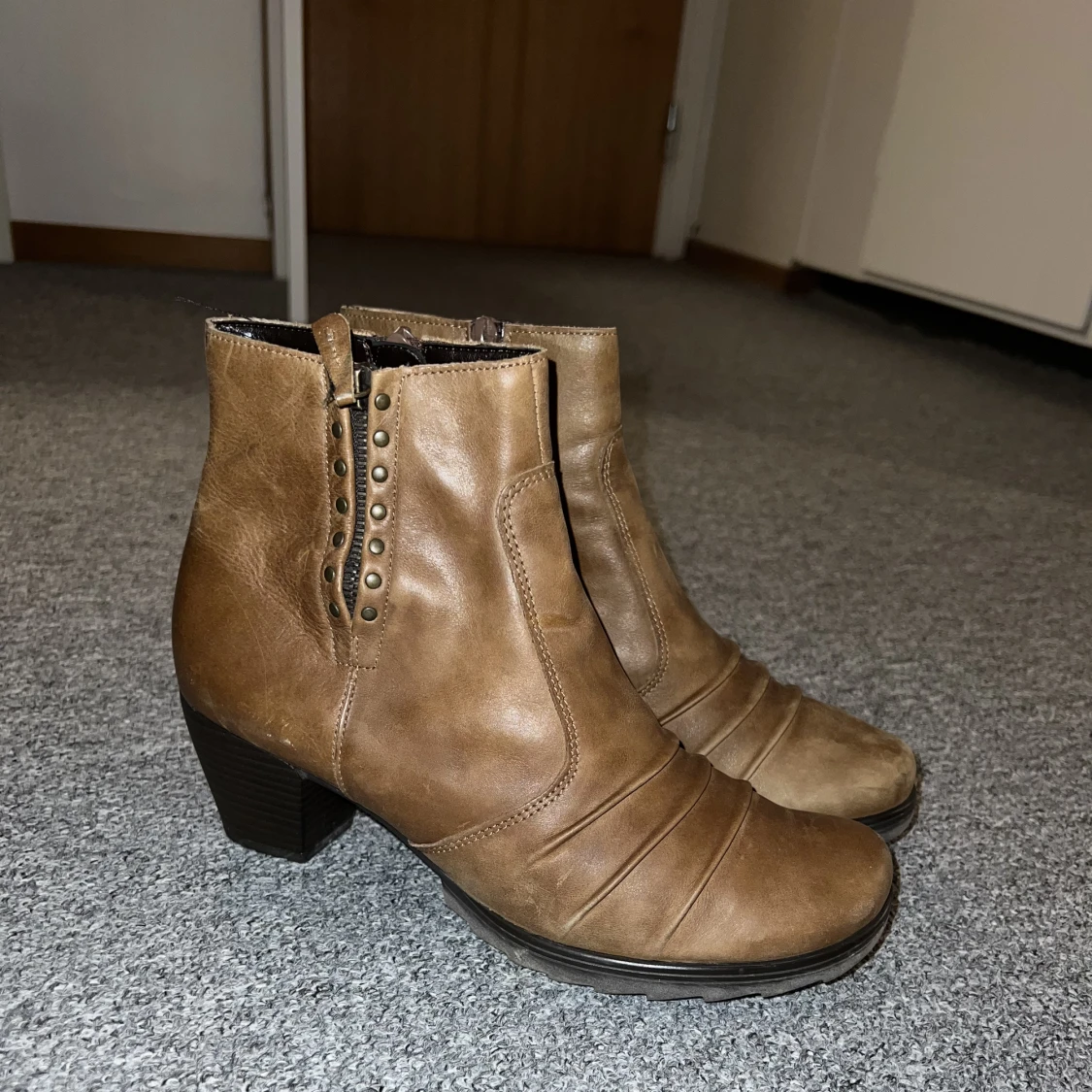 Ljusbruna boots/stövlar